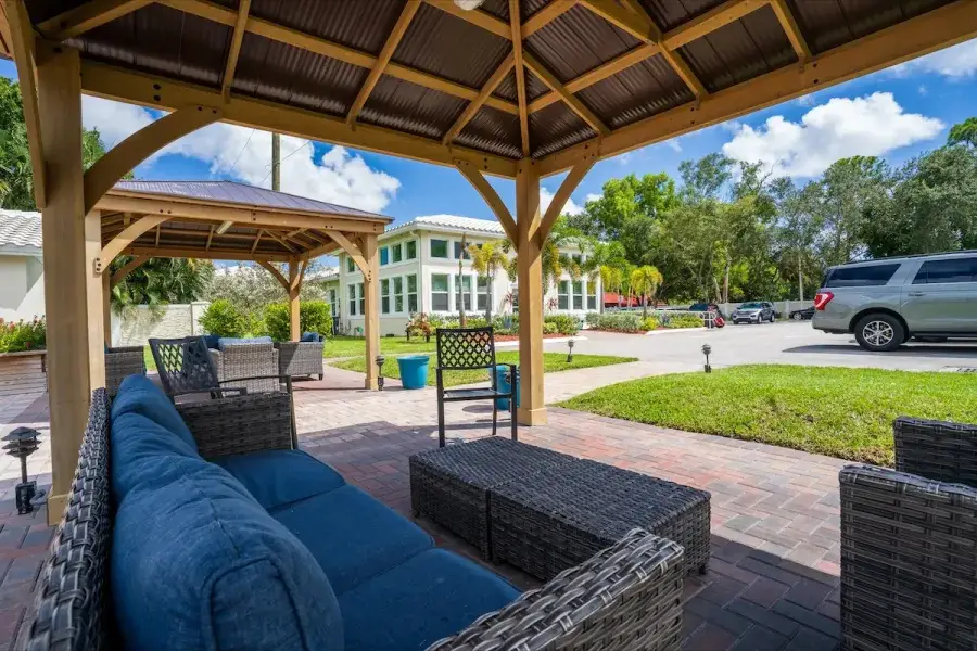 Haven Detox Florida Facility Outdoor Seating