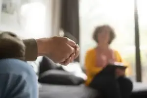 una niña en una sesión de terapia
