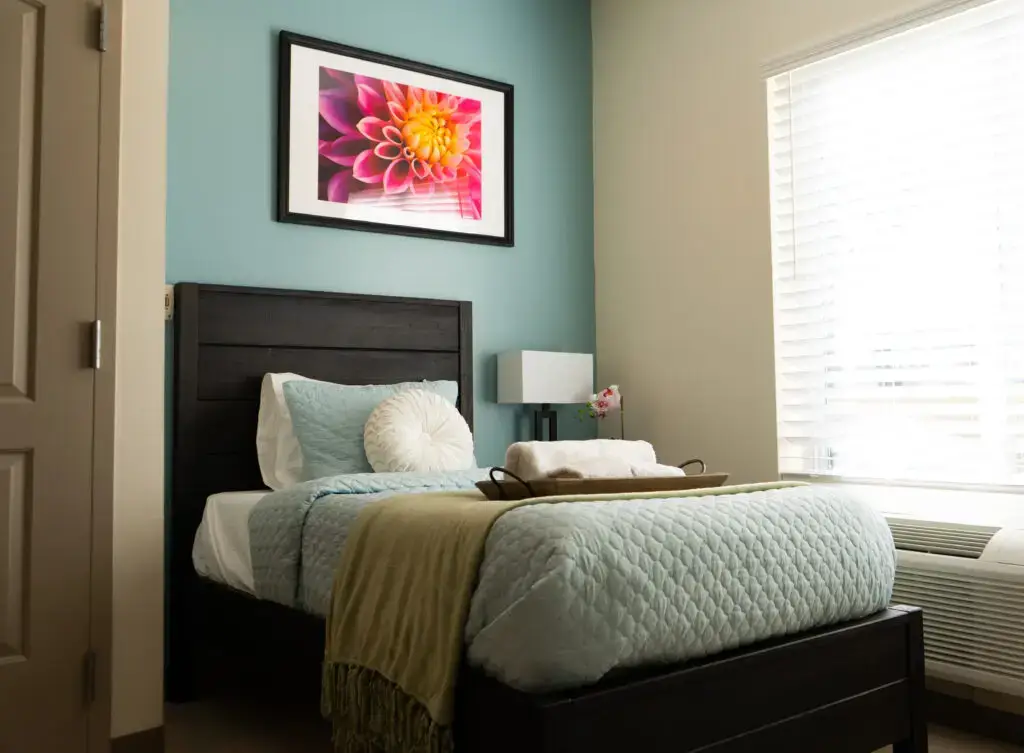 Inpatient mental health bedroom at The Haven Detox Eastern Arkansas in West Memphis, Arkansas.