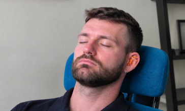 Sesión de terapia AcuDetox en The Haven Detox Group