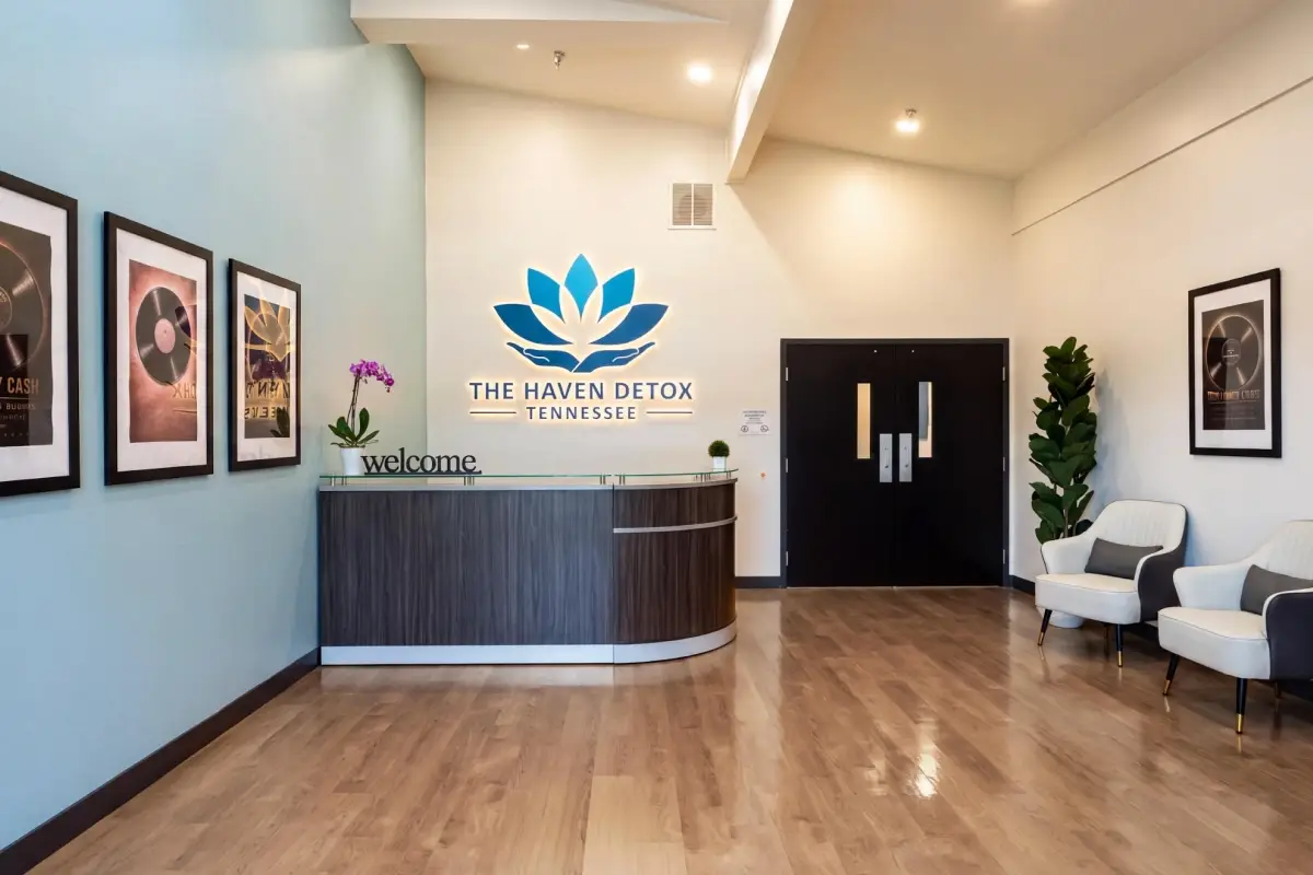 Vestíbulo principal de The Haven Detox Tennessee, en Madison
